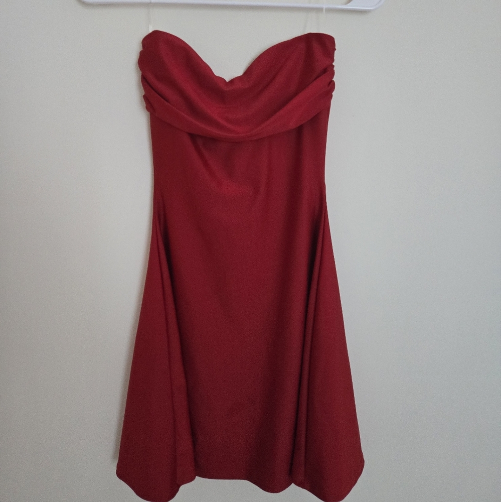 Windsor Strapless Scarlet Dress